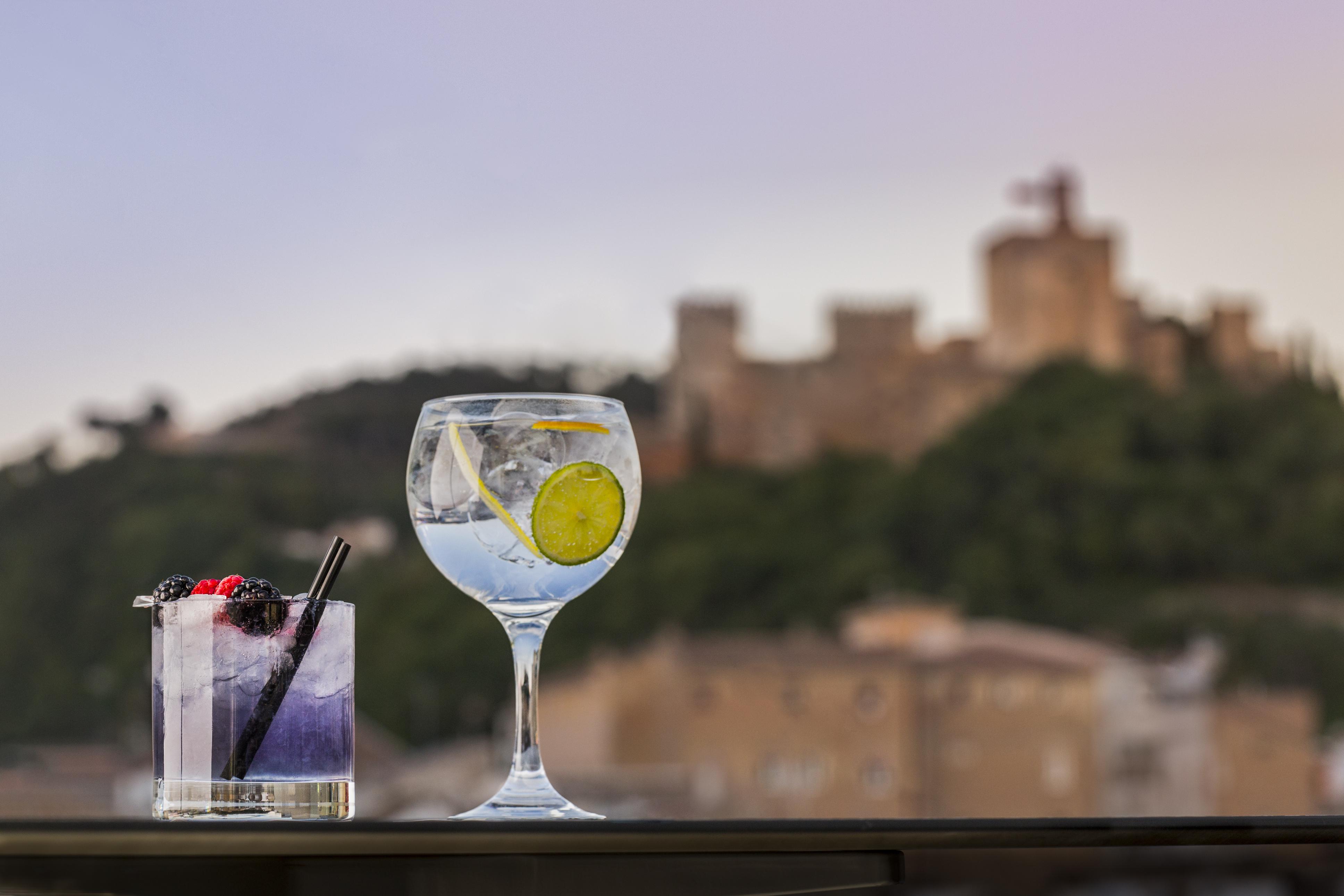 Eurostars Gran Via Hotel Гранада Екстериор снимка Gin and tonic