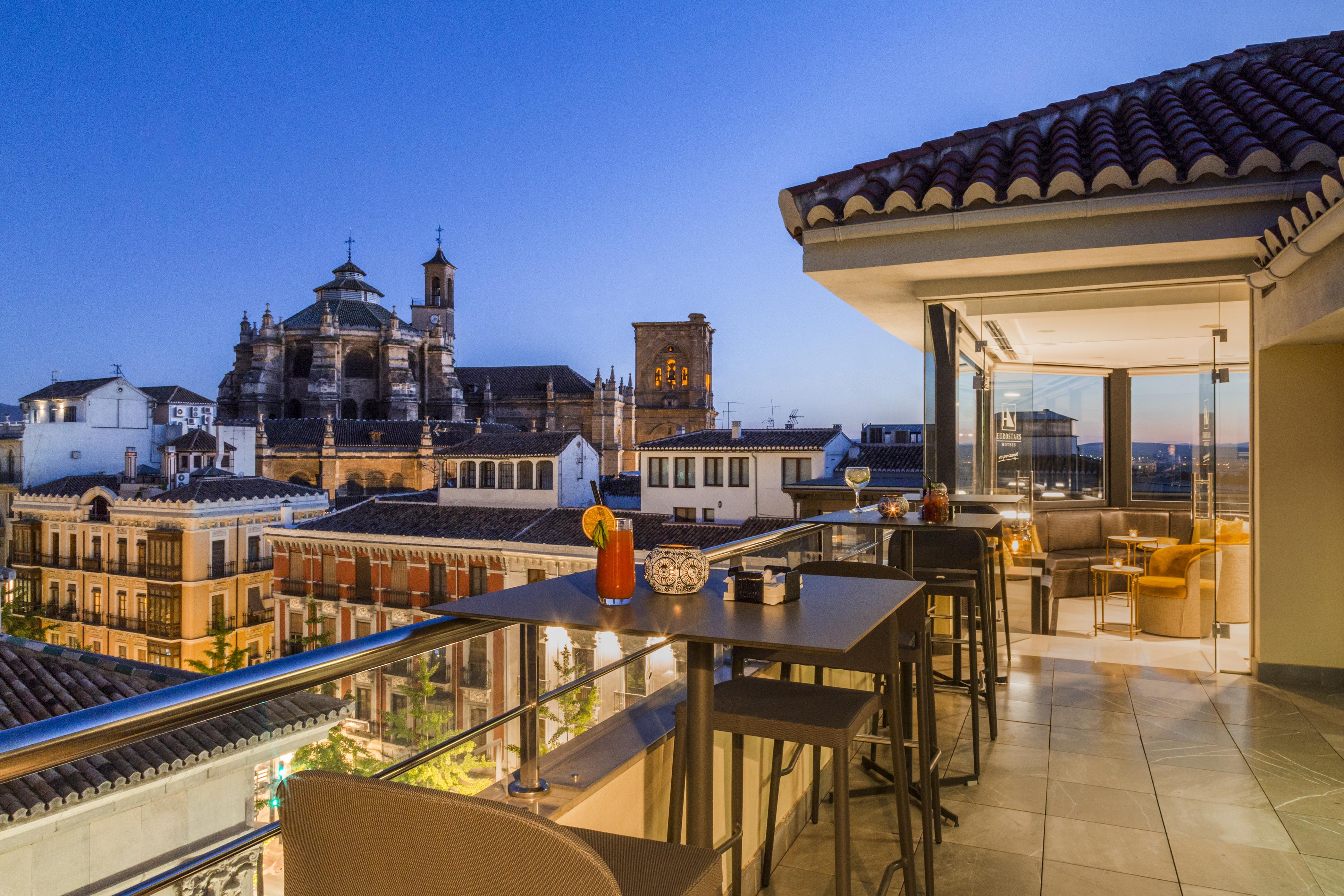 Eurostars Gran Via Hotel Гранада Екстериор снимка The hotel's rooftop bar