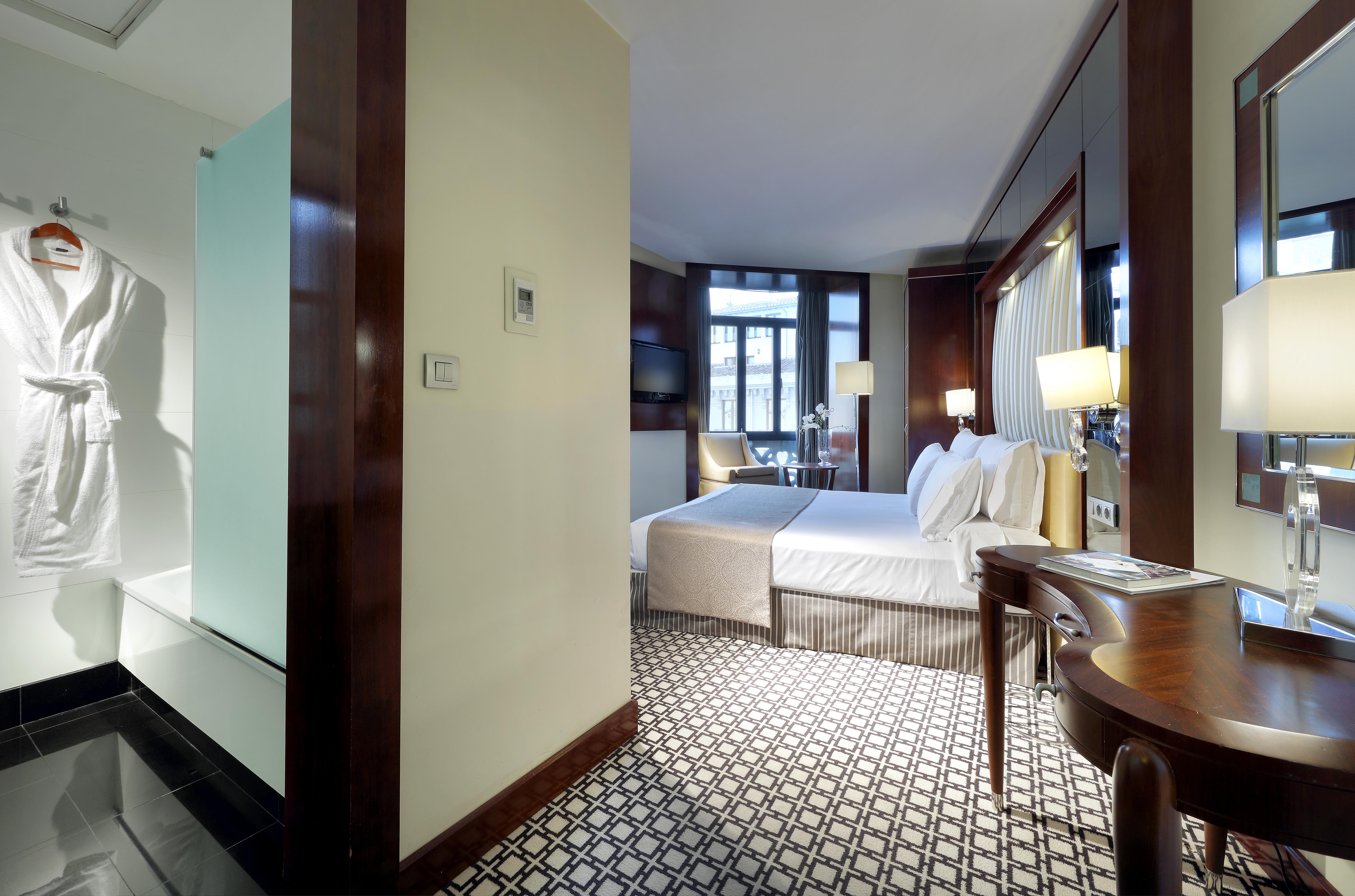 Eurostars Gran Via Hotel Гранада Екстериор снимка A room at the hotel